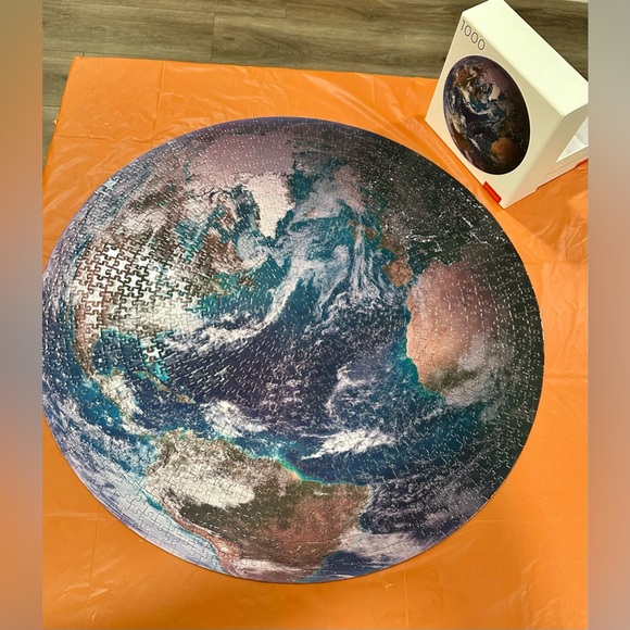 World circular 1000 piece puzzle - Picture 2 of 6